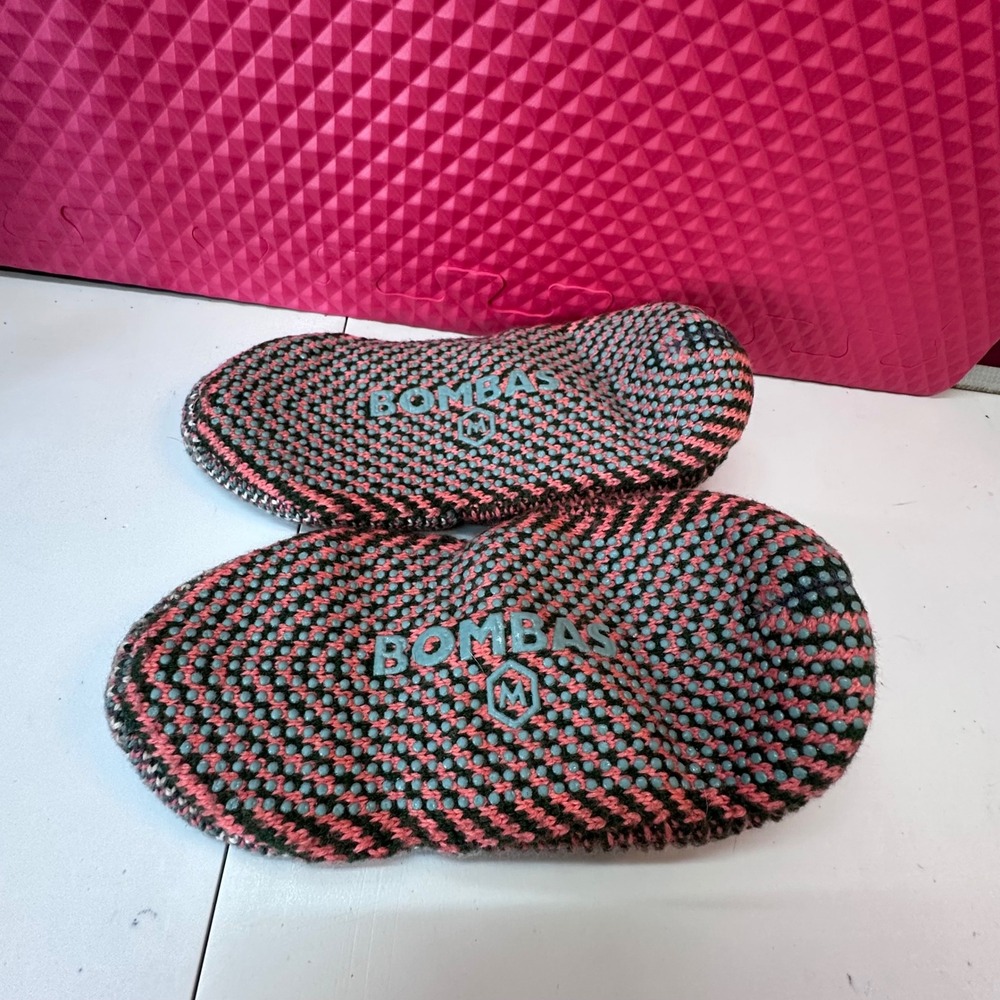 Bombas Boho Gripper Slippers Pink Green Knit Fleece Lined House Shoe Size Medium